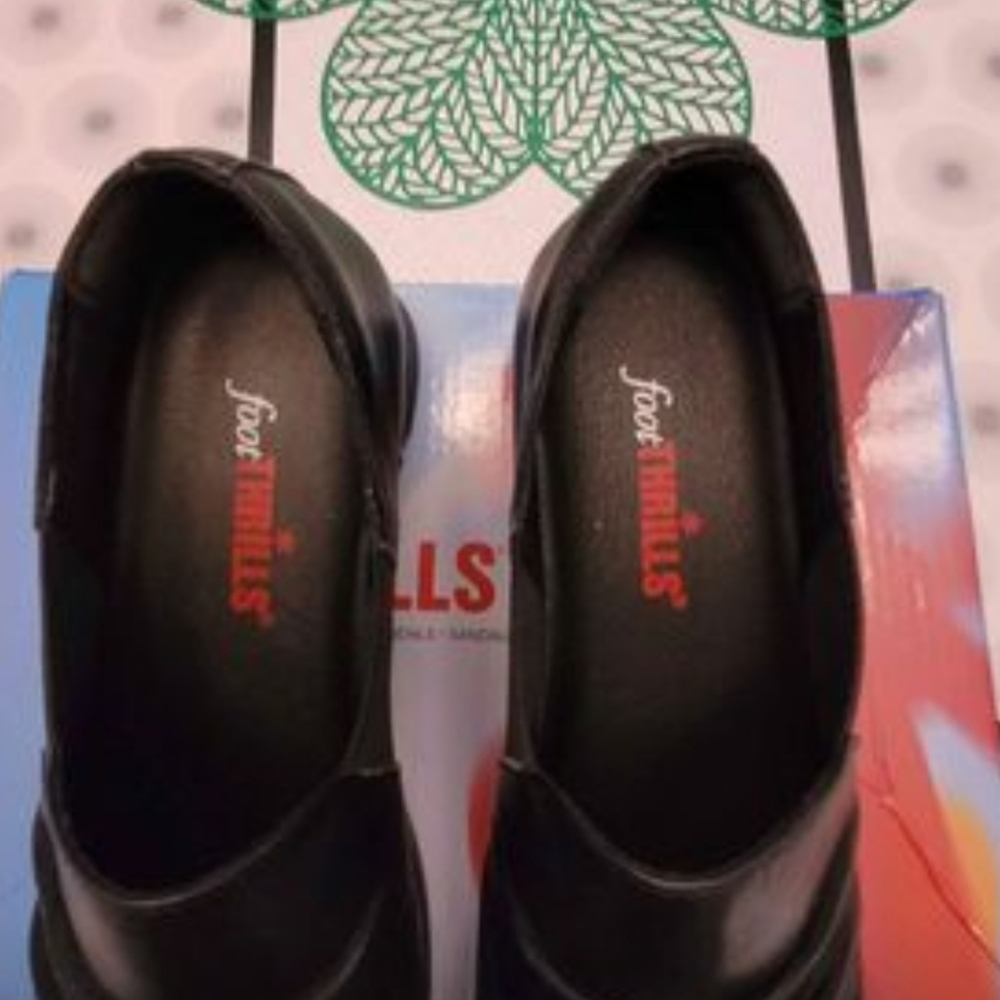 New Foot Thrills Women's Dress Shoes (Size 8).